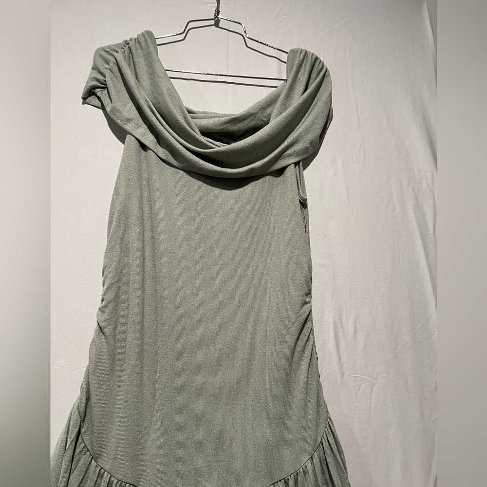 Lioness Sage Green Ruched Off Shoulder Maxi Dress Pleated Skirt XXL NWT - Picture 4 of 12